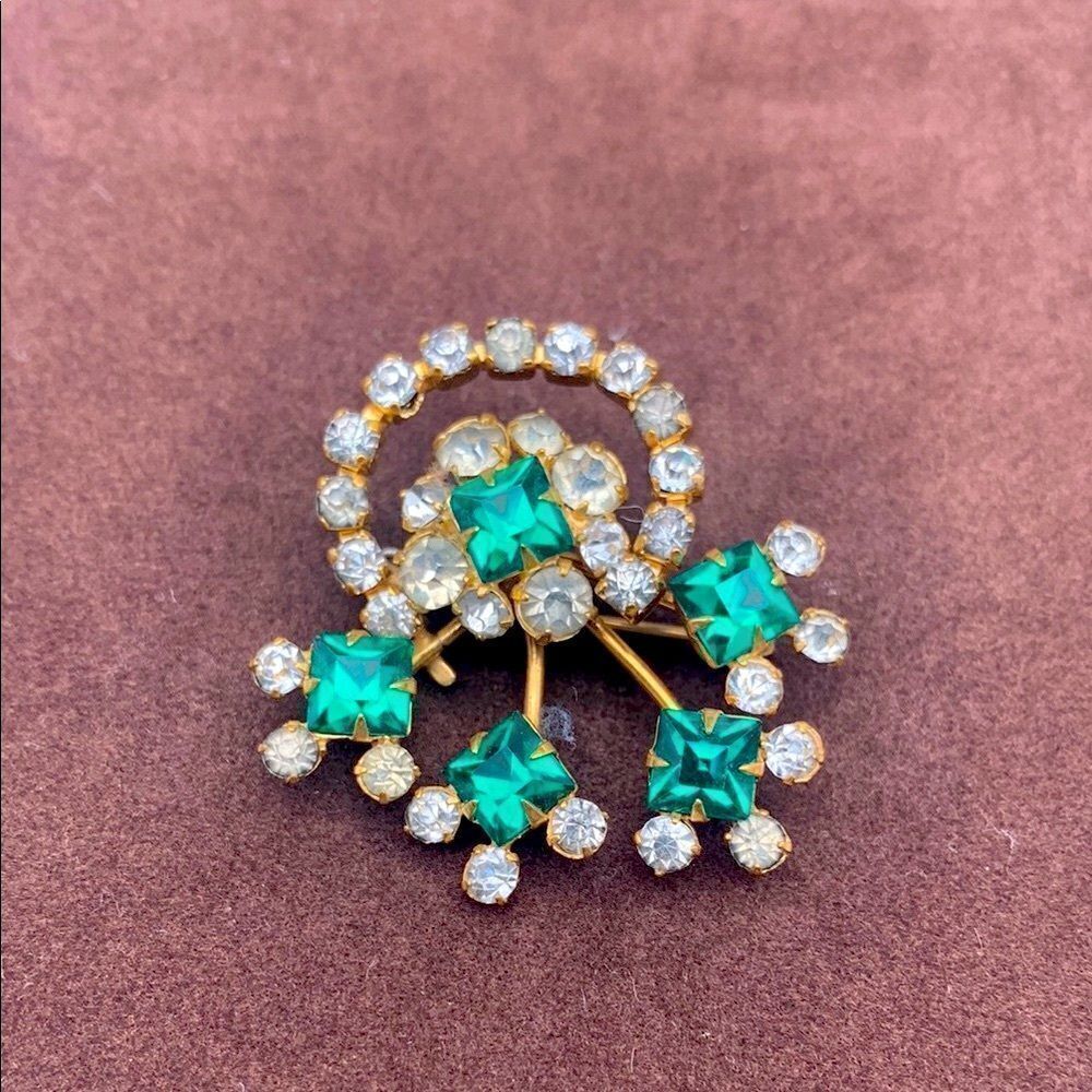 Elegant Vintage Antoinette 12K GF Emerald Green-Clear Crystal Brooch, Stamped